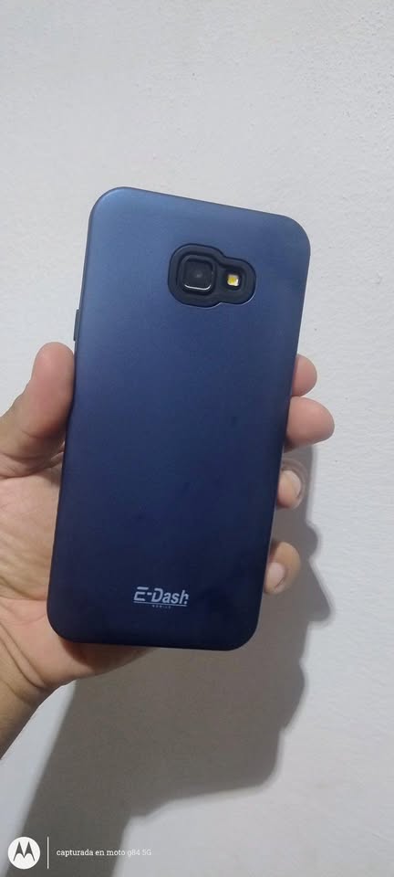 Vendo j4 plus tiene el botón duro pero anda impecable trae cargador y funda 45mil liquido