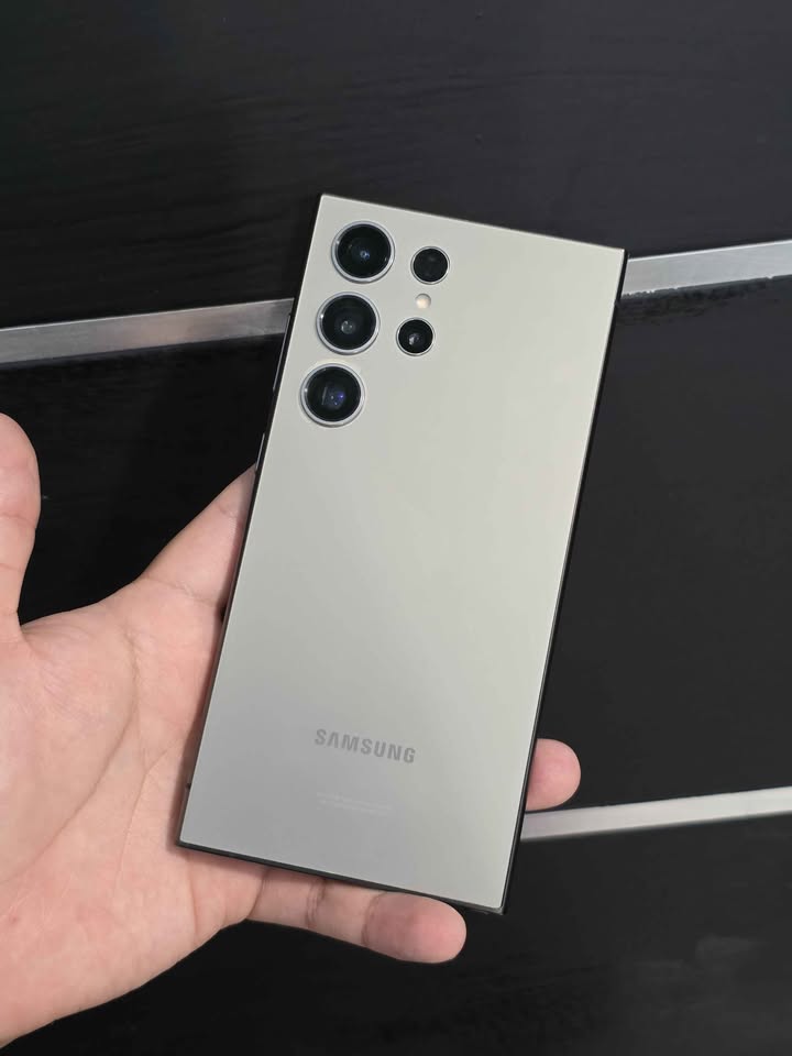 Samsung S24 Ultra Libre de fabrica para cualquier empresa, 512gb de almacenamiento 12gb de ram.