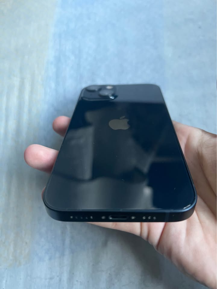 LÍQUIDO IPHONE 13 midnight 128gb 84% impecable