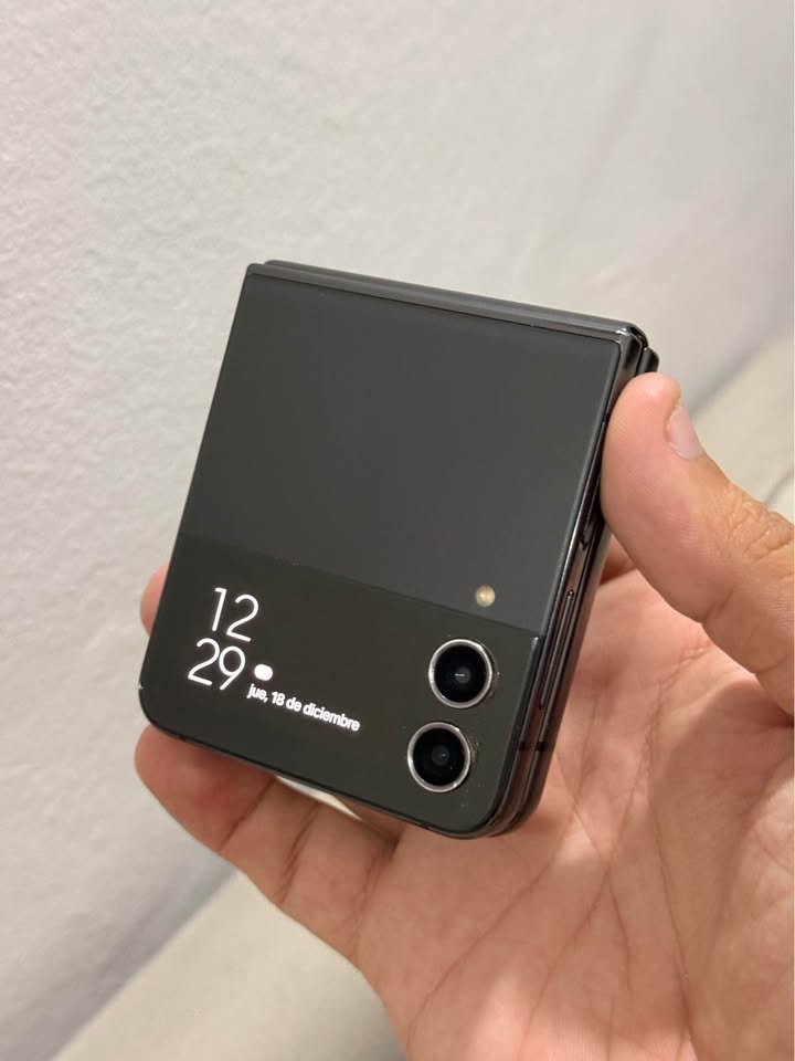Vendo Samsung Z flip 4 libre 128gb 8ram impecable, NO PERMUTO