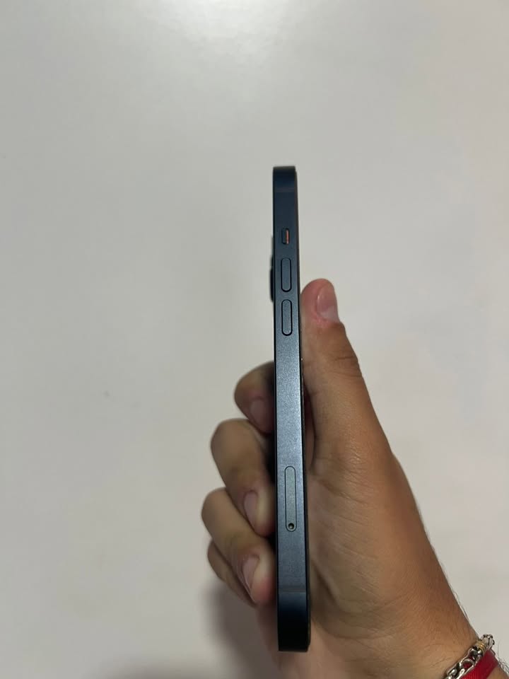 LÍQUIDO ultimo iPhone 13 azul Mid 128gb 84% ya impecable
