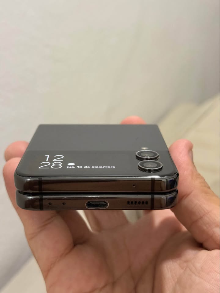 Vendo Samsung Z flip 4 libre 128gb 8ram impecable, NO PERMUTO