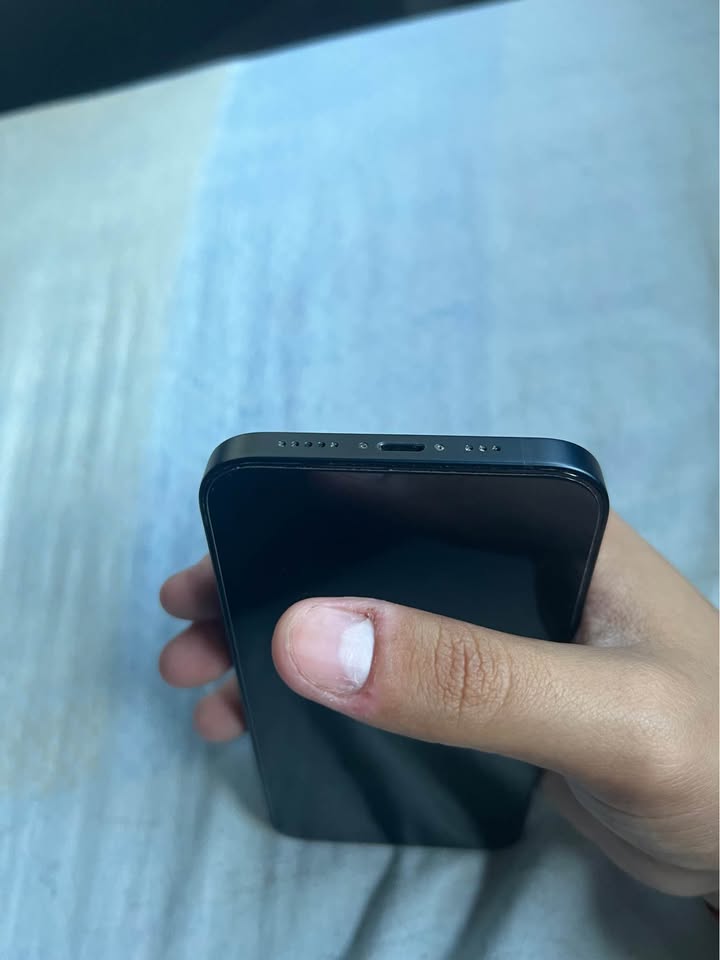 LÍQUIDO IPHONE 13 midnight 128gb 84% impecable