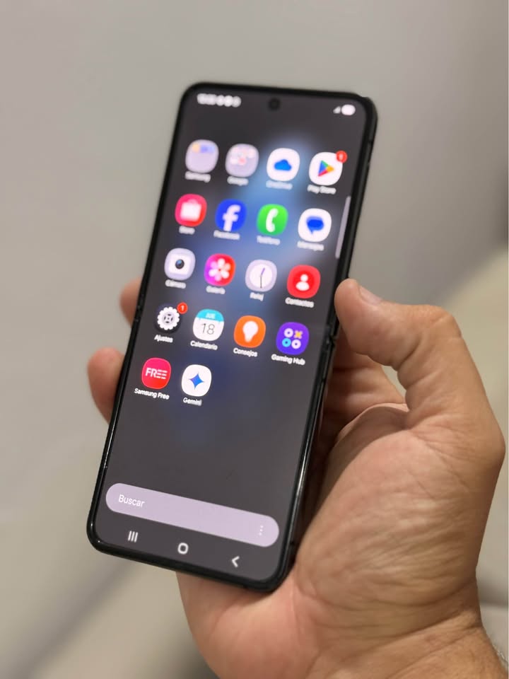 Vendo Samsung Z flip 4 libre 128gb 8ram impecable, NO PERMUTO