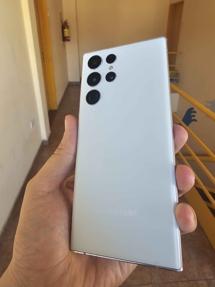 Samsung S22 Ultra Libre de fábrica 256Gb y 8 De Ram,Sin Detalles Como Nuevo!!