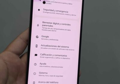 Moto g82 5g a wifi y detalles en la pantalla,128gb de almacenamiento 6gb de ram.