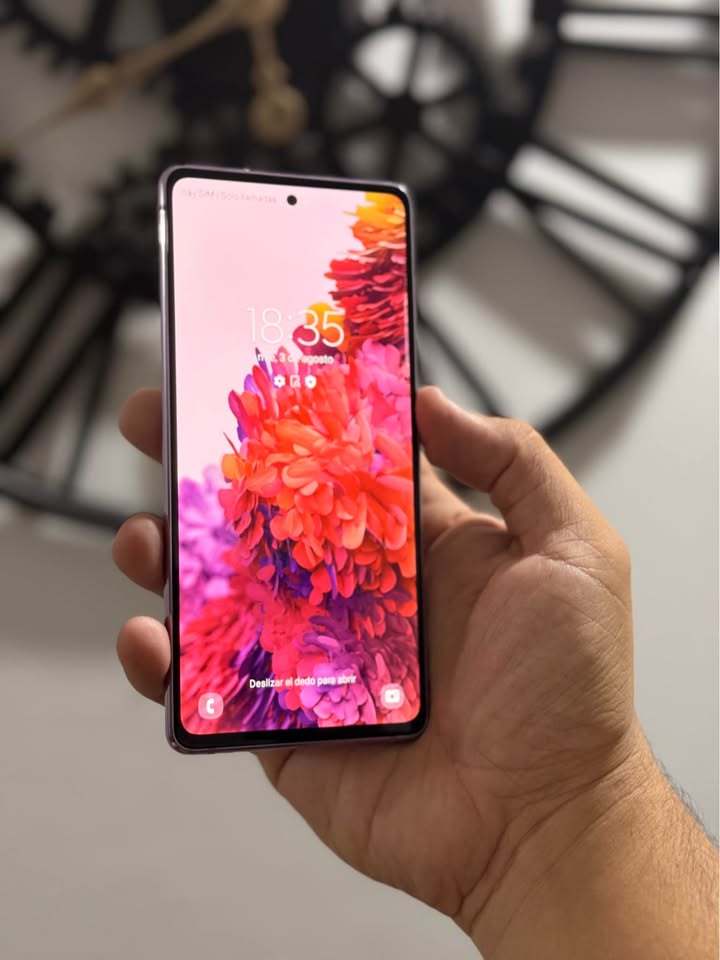 Vendo Samsung S20FE libre 128gb 6ram NFC impecable, NO PERMUTO