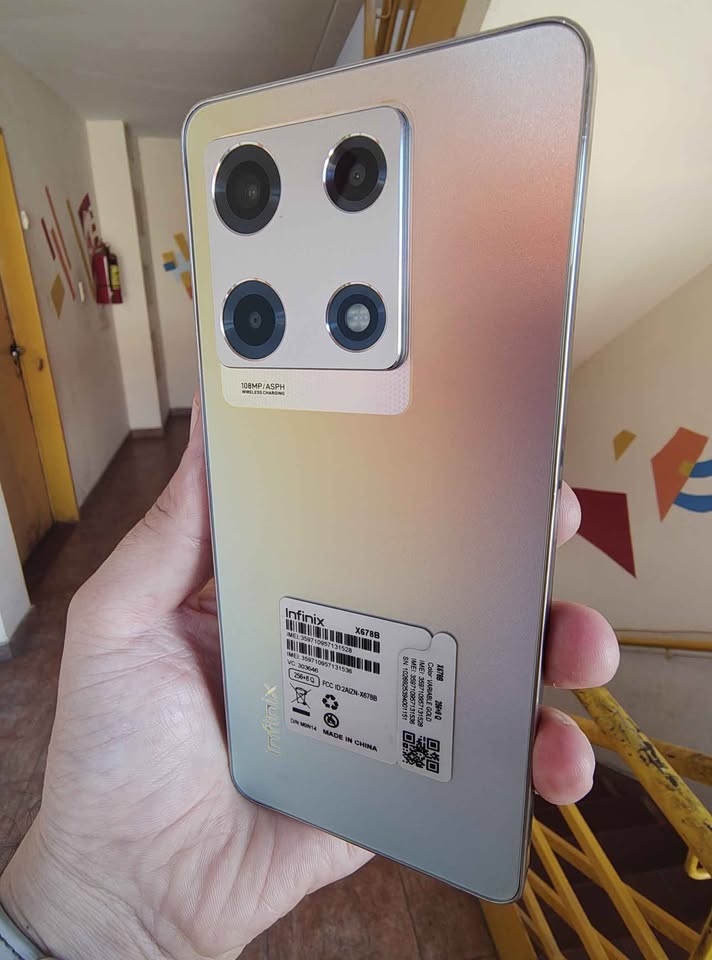 Infinix 30 Pro 256Gb y 8+5 De Ram Libre de fabrica,Sin Detalles Como Nuevo!!