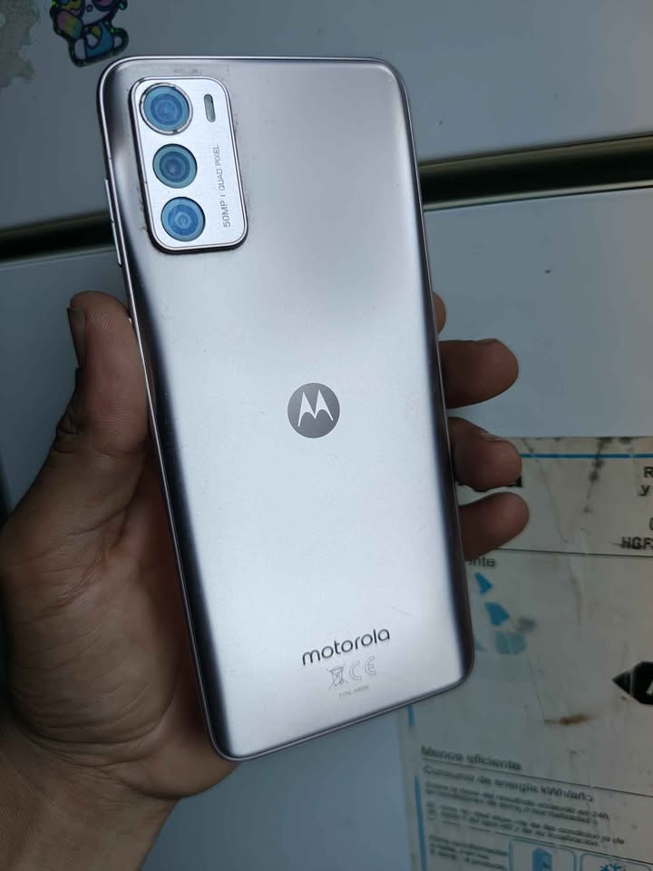 Motorola g42 a Wi-fi, está impecable sin detalles Tiene 128gb 4 de RAM, triples camaras de 50mpx, b