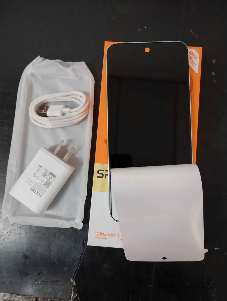 Celular tecno spark 30 c con 128 g y 4 de ram color verde nuevo( vamossss queda el último)
