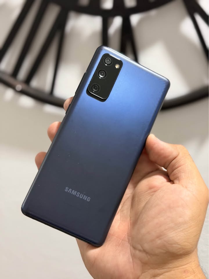 Vendo Samsung S20FE libre 128gb 6ram huella NFC IMPECABLE, NO PERMUTO