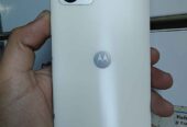 Motorola e13 libre para cualquier empresa, está en excelente estado Tiene 64 gb, batería de larga du