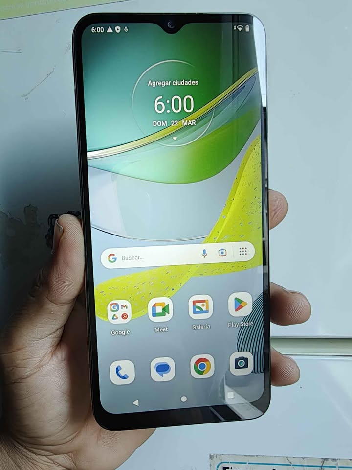 Motorola e13 libre para cualquier empresa, está en excelente estado Tiene 64 gb, batería de larga du