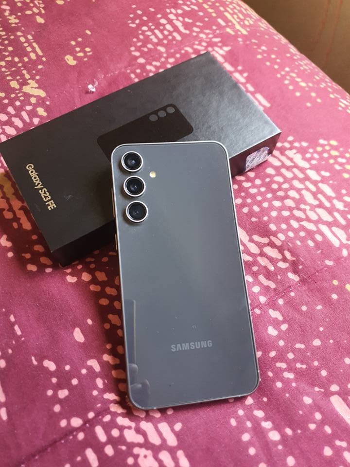 S23 Fe inmaculado por donde se lo vea