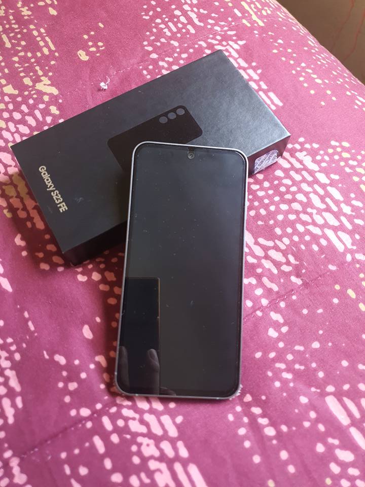 S23 Fe inmaculado por donde se lo vea