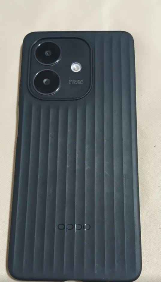 Oppo a60 256. ( líquido ) Y de yapa relog digital