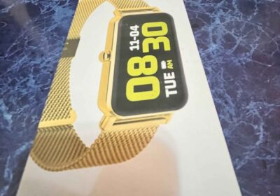 Oppo a60 256. ( líquido ) Y de yapa relog digital