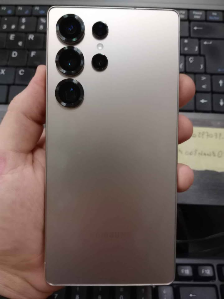 Samsung S25 Ultra 12/512 como nuevo, libre de origen, completo en caja.