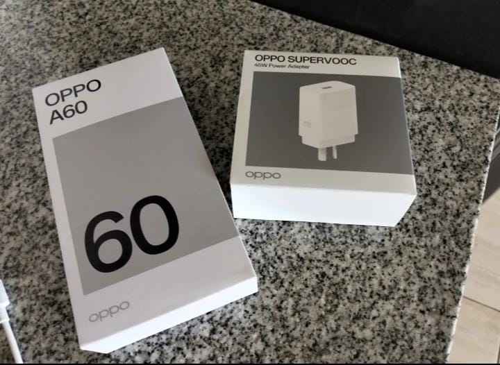 Oppo a60 256. ( líquido ) Y de yapa relog digital