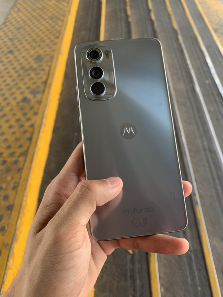 Vendo Motorola Edge 30 libre sin detalles