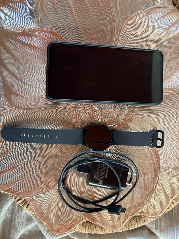 VENDO Celular Samsung FE 24 y Reloj Watch 5