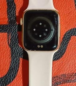 Vendo reloj inteligente con varias mayas andando bien con todas su funciones precio el publicado