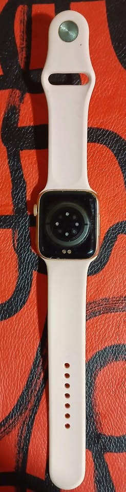 Vendo reloj inteligente con varias mayas andando bien con todas su funciones precio el publicado