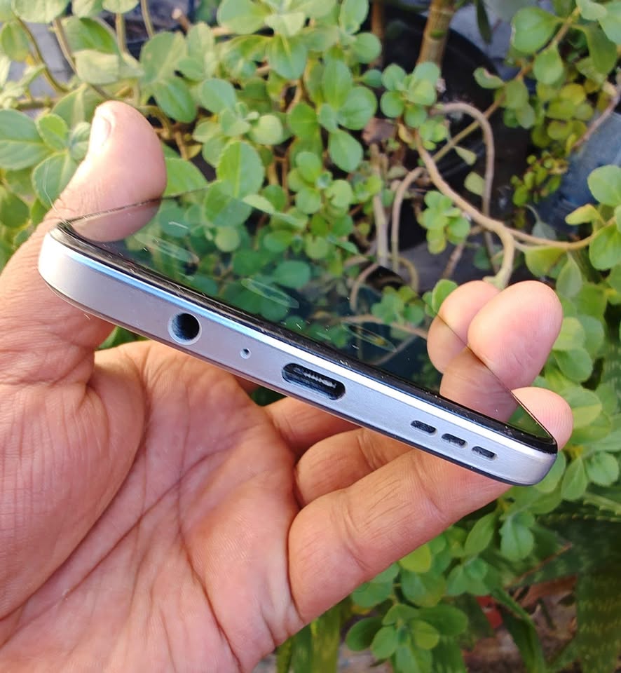 Motorola Moto G72 libre c/funda “6/128GB”