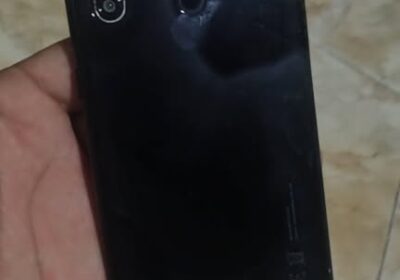 vendo Redmi Note 8 Astilladito atrás nada más la cámara delantera anda aveces 45mil con Cargador Ven