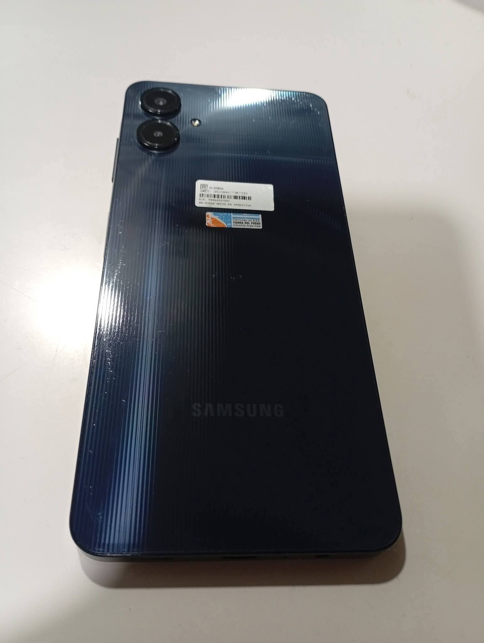 Permuto a06 libre impecable x 1 celu + $ a mi favor