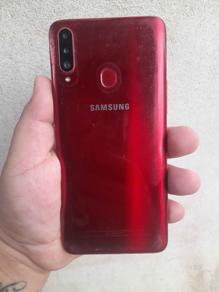 Vendo Samsung a 20 único detalle pin de carga roto o escucho ofertas