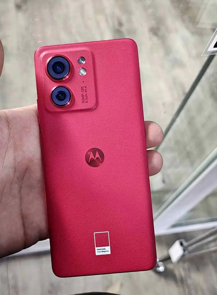 Moro edge 40 wifi 256gb 16ram