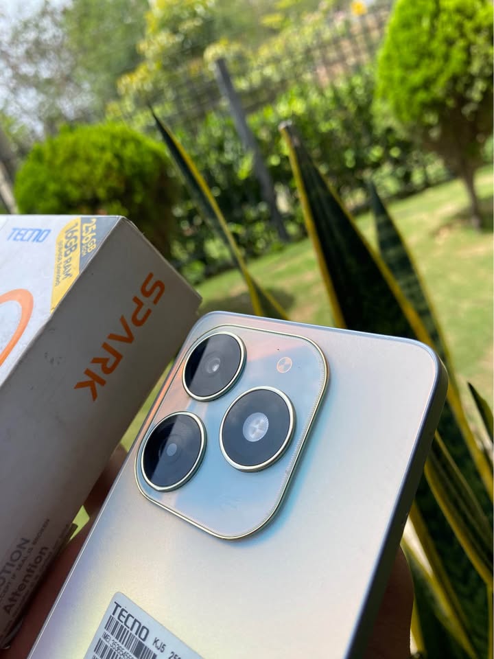 TECNO SPARK 20 256 GB $300.000