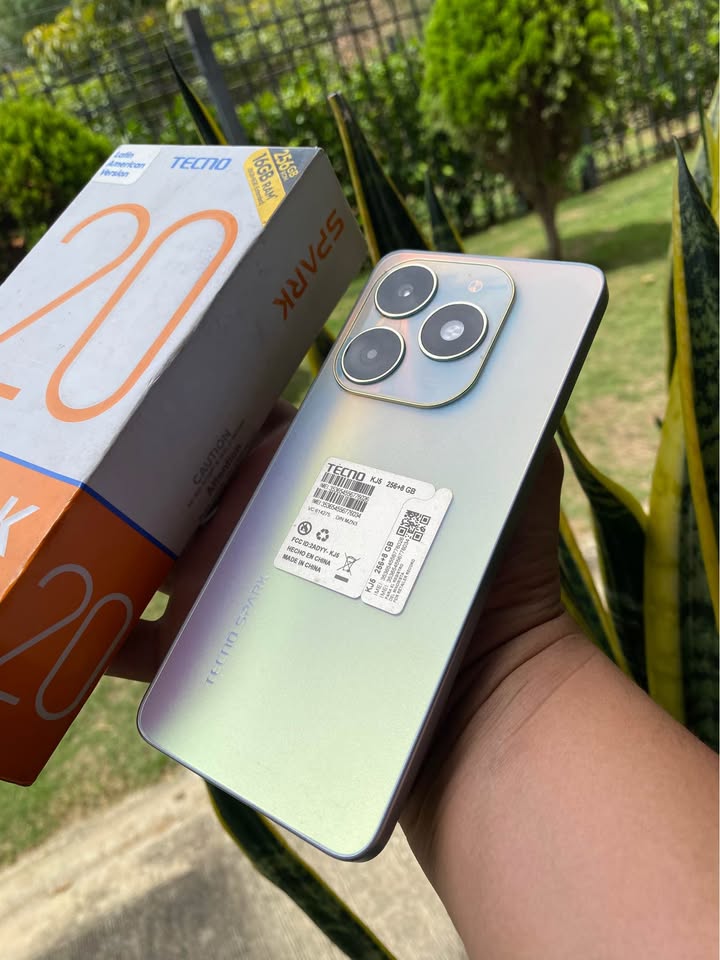 TECNO SPARK 20 256 GB $300.000