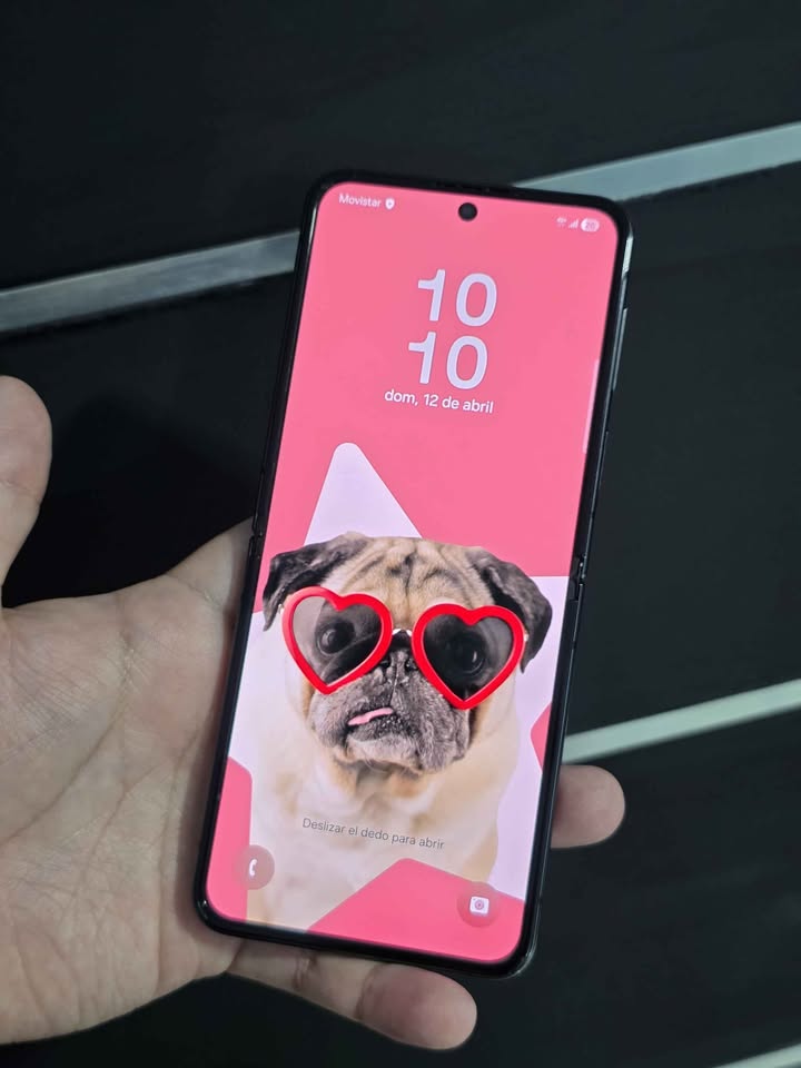 Samsung Zflip4 Libre de fabrica para cualquier empresa solo esim 256gb de almacenamiento 8gb de ram