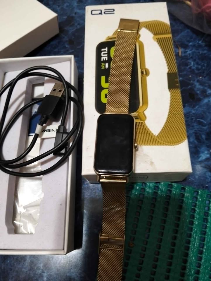 Oppo A60 una nave espacial más relog digital