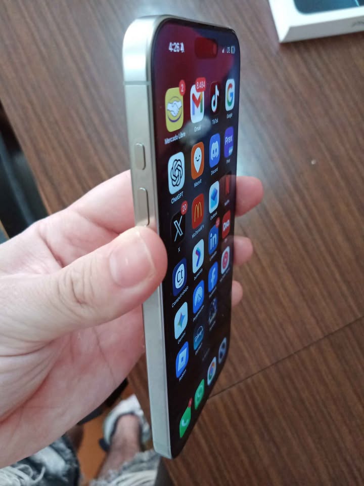iPhone 16 Pro Max Impecable estado con accesorios