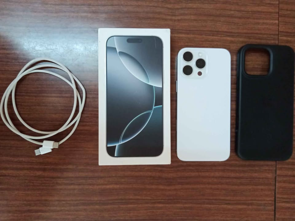 iPhone 16 Pro Max Impecable estado con accesorios