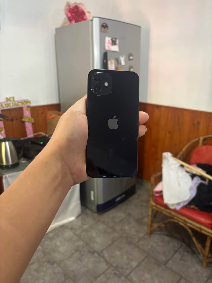 Vendo urgente escucho ofertas iPhone 12