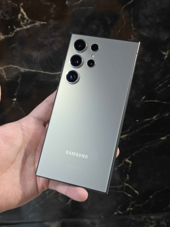 Samsung S24 Ultra Libre De Fabrica Para Cualquier Empresa 256gb De Almacenamiento 12gb De Ram