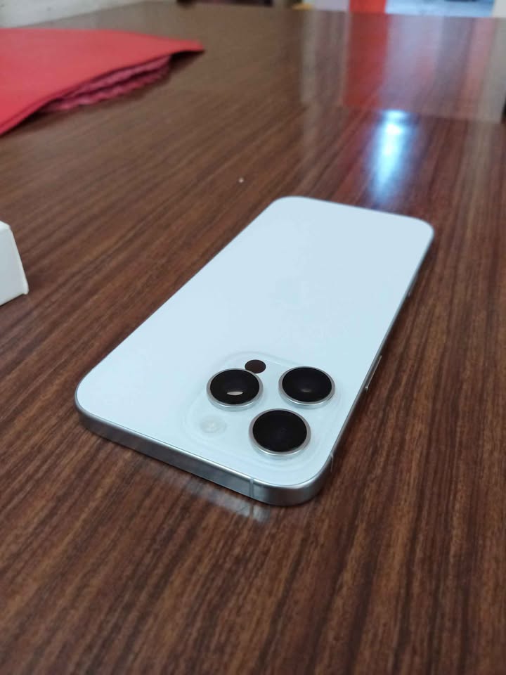 iPhone 16 Pro Max Impecable estado con accesorios