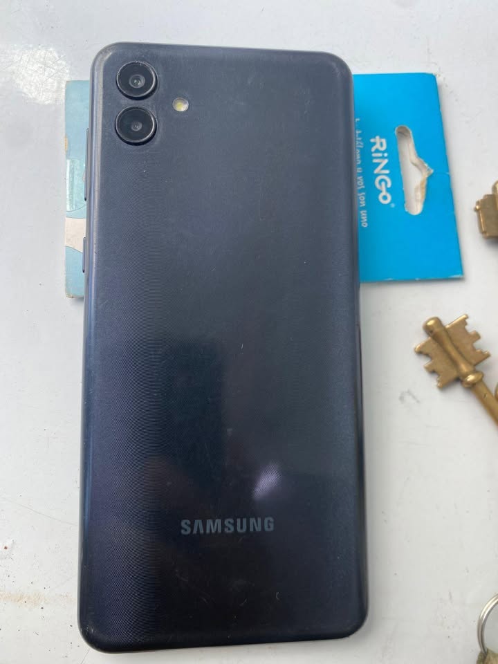 Samsung a04 Libre Impecable con accesorios 80mil llevo Si no es lejos