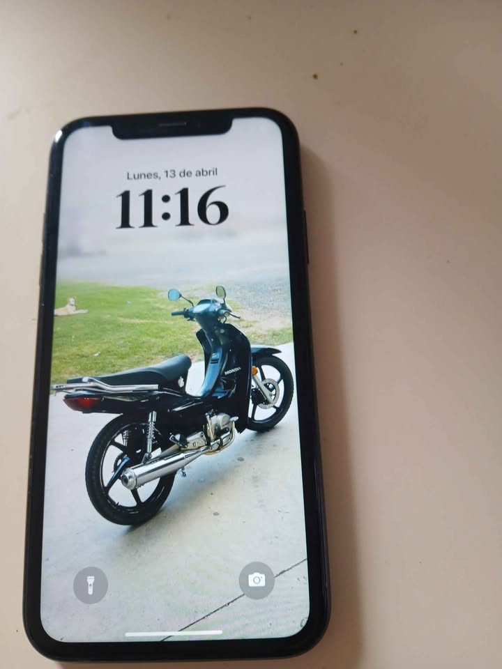 Vendo o permuto celu ihpone xr