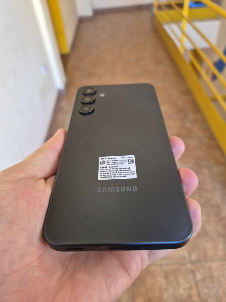 Samsung a16 128Gb y 4 De Ram Libre de fabrica impecable Como Nuevo!!