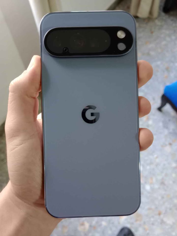 Google Pixel 10 Pro XL 16/256 Moonstone Fray, cómo nuevo, completo en caja.