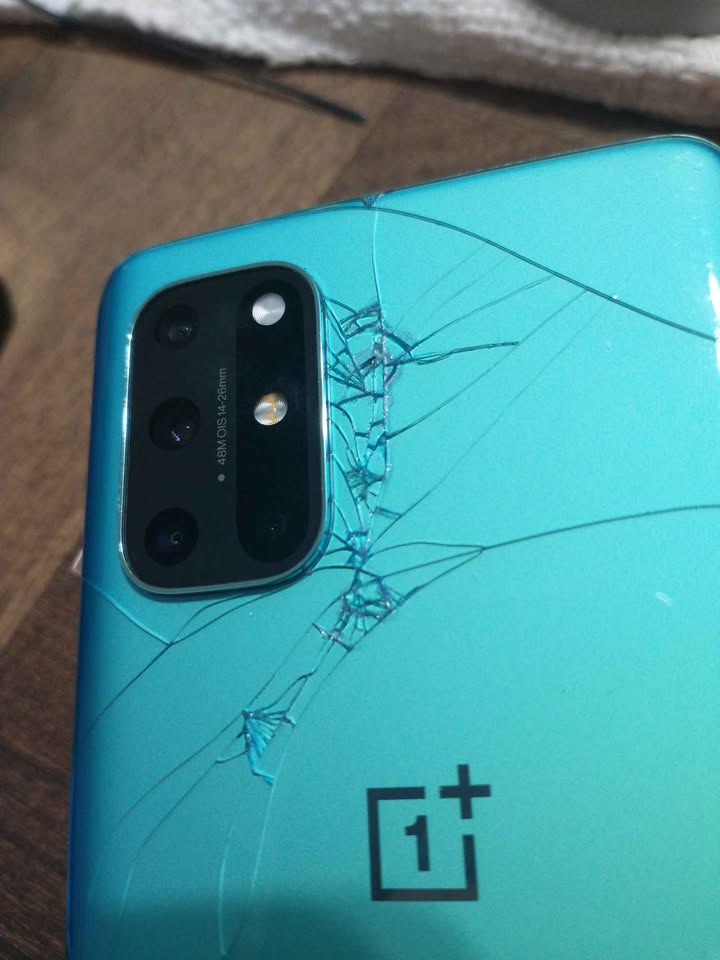 Oneplus 8t vendo o permuto funciona todo leer