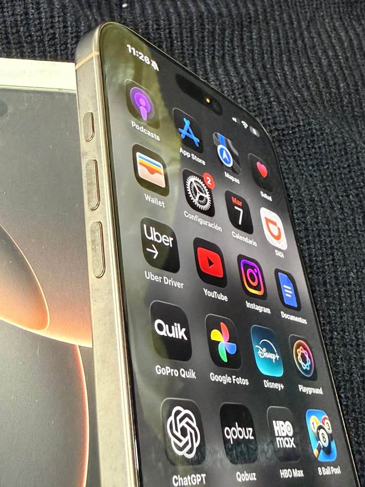 vendo hoy miércoles iPhone 16 pro Max 256 gb sin detalles tengo la caja original