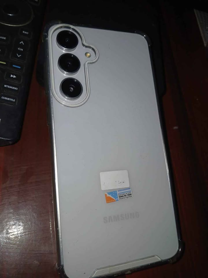 Samsung S24FE