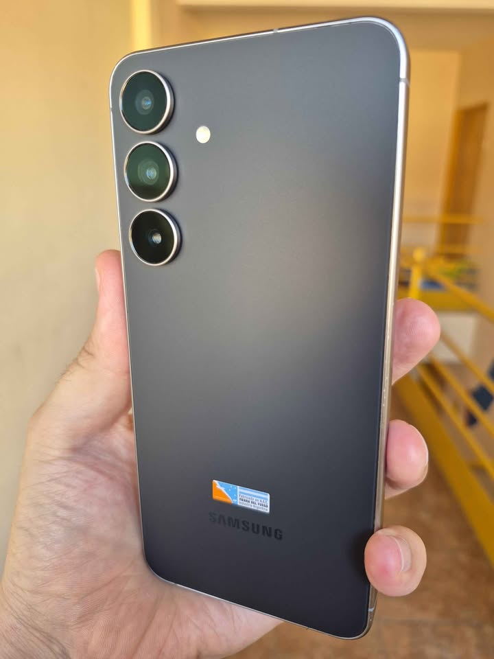 Samsung S25 Fe a Esim 256Gb y 8 De Ram Impecable Estado Como Nuevo Sin Detalles!!