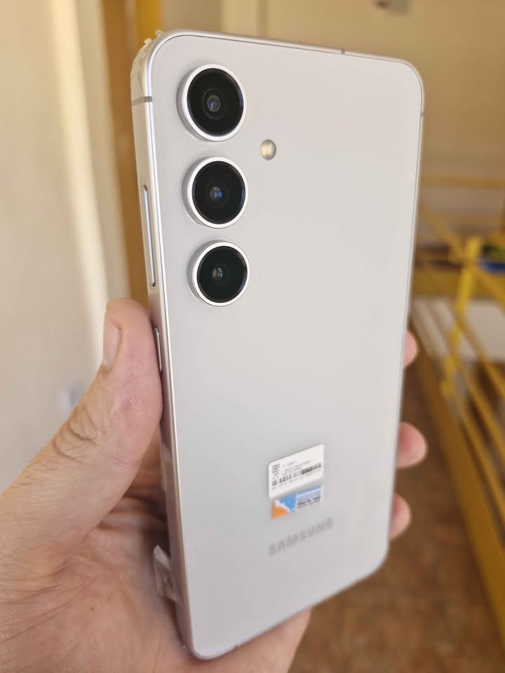 Samsung S24 Fe 256Gb y 8 De Ram Libre de fabrica,Dual Sim impecable Como Nuevo!!